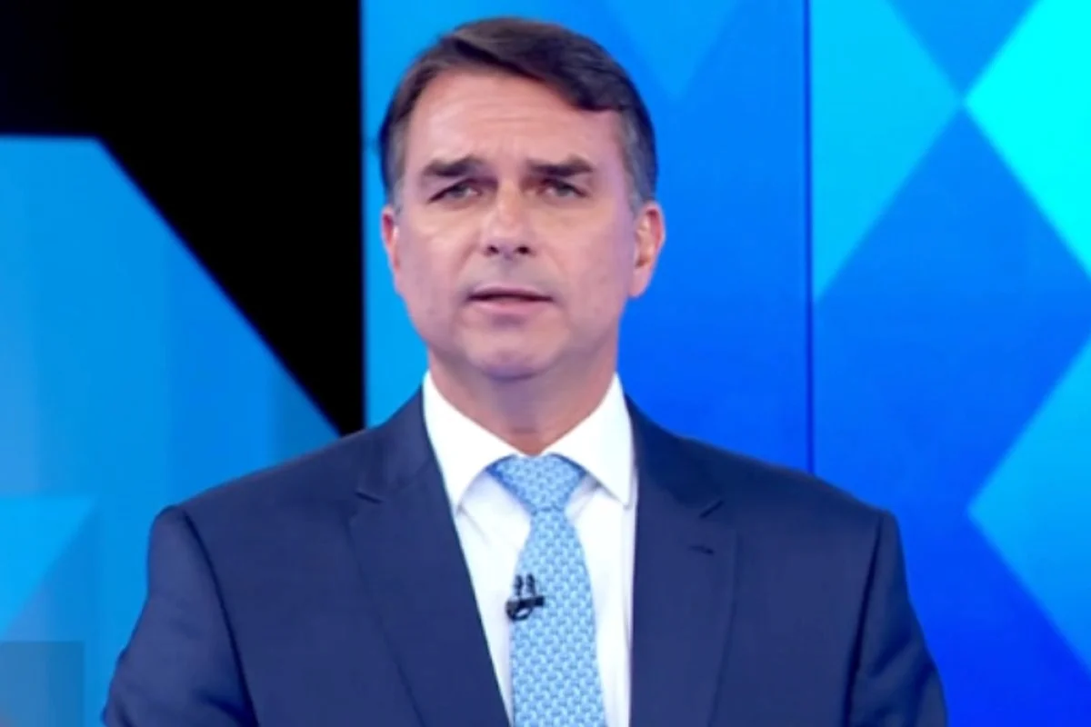 Em debate, Flávio diz que Richarlison "tomou volta" do próprio empresário