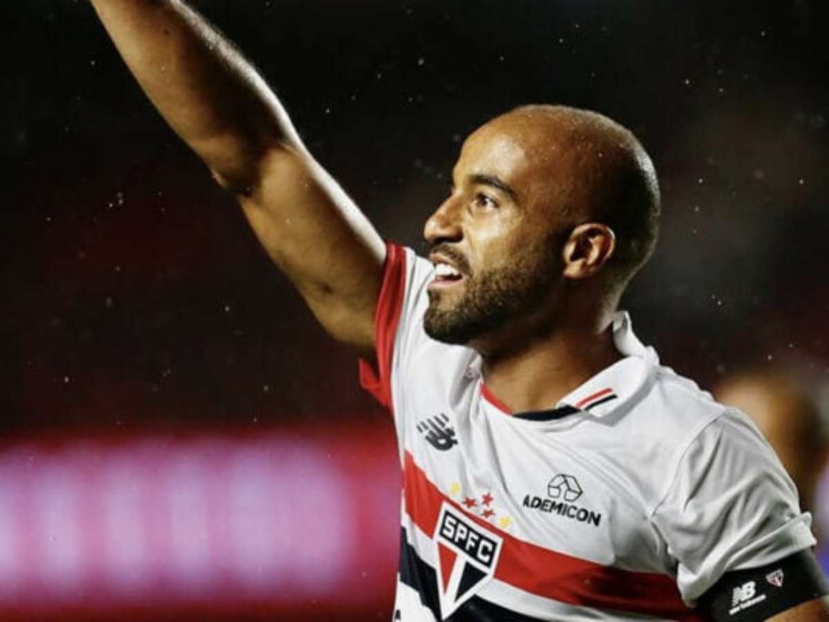 Lucas Moura retorna após cinco meses e se emociona com torcida