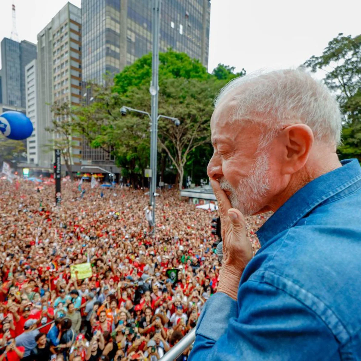 Apoiadores realizam atos pró-Lula no país inteiro neste domingo (11/10)