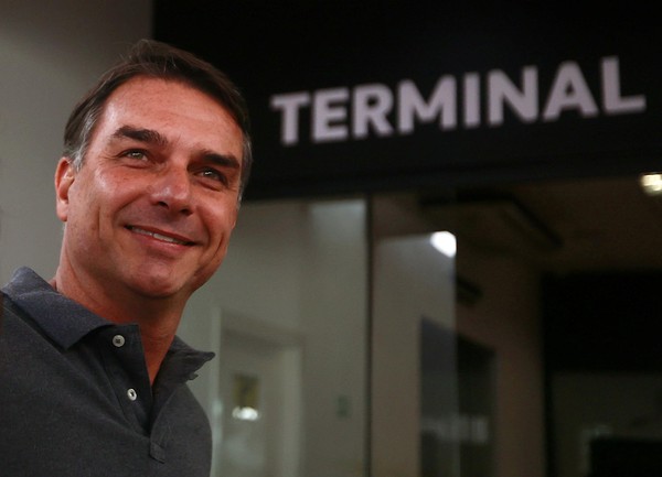 Após fuga de Flávio Bolsonaro, equipe jurídica descarta novas ações no TSE: ‘Não entraremos com mais nada’