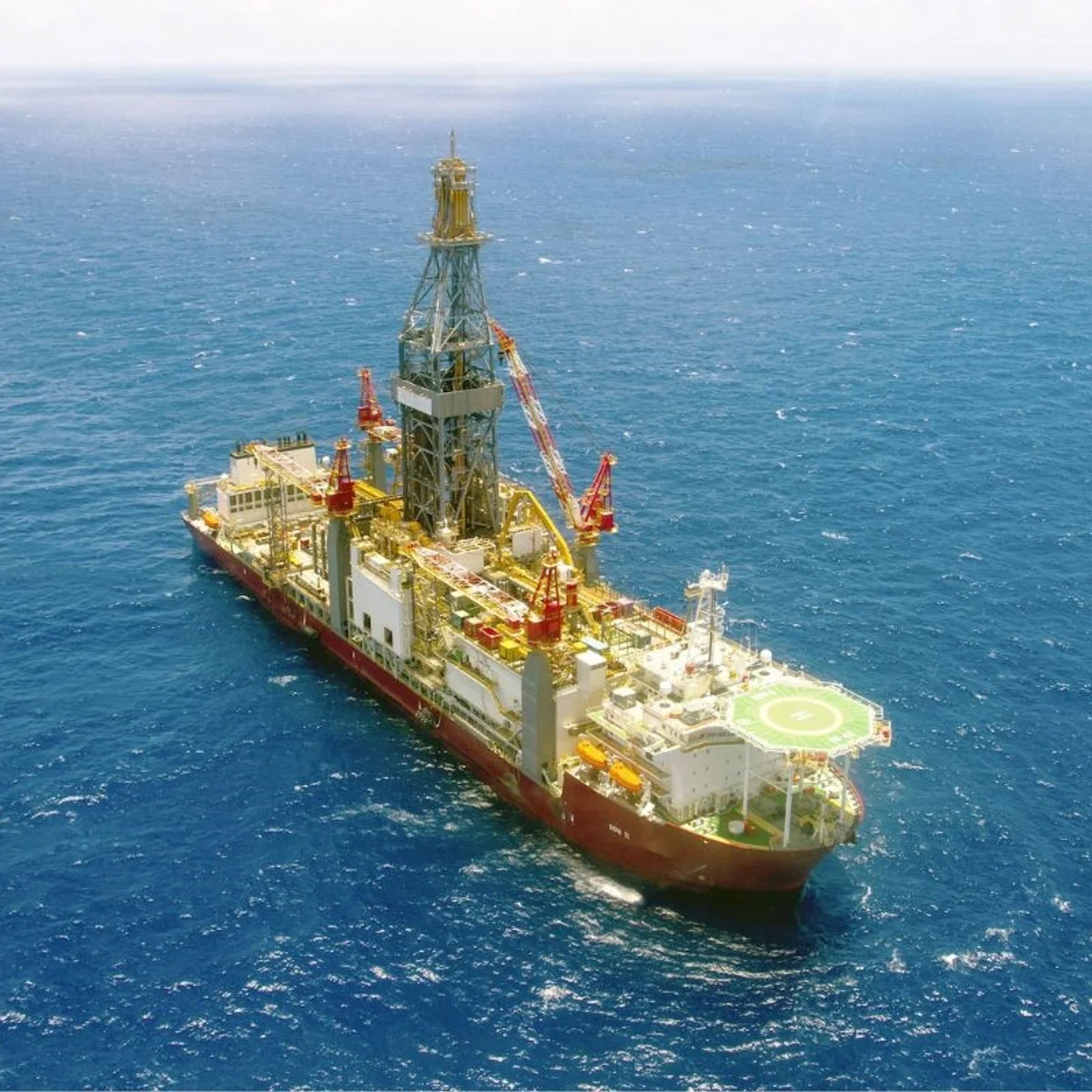 Petróleo dispara e barril chega a US$ 110 pela 1ª vez desde maio