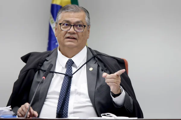 Sem Lula em 2030, aliados estimulam Dino a deixar STF e voltar à política - destaque galeria