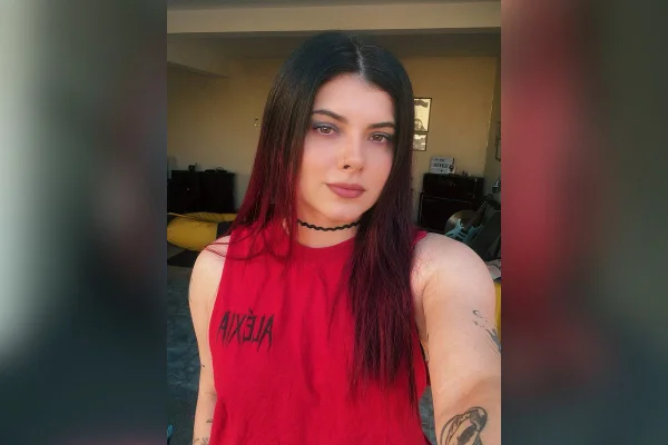 Cantora de rock alega tentativa de agressão de bolsonarista durante show - destaque galeria