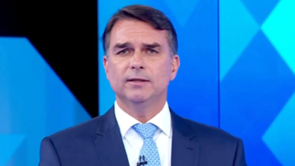Em debate, Flávio diz que Richarlison "tomou volta" do próprio empresário
