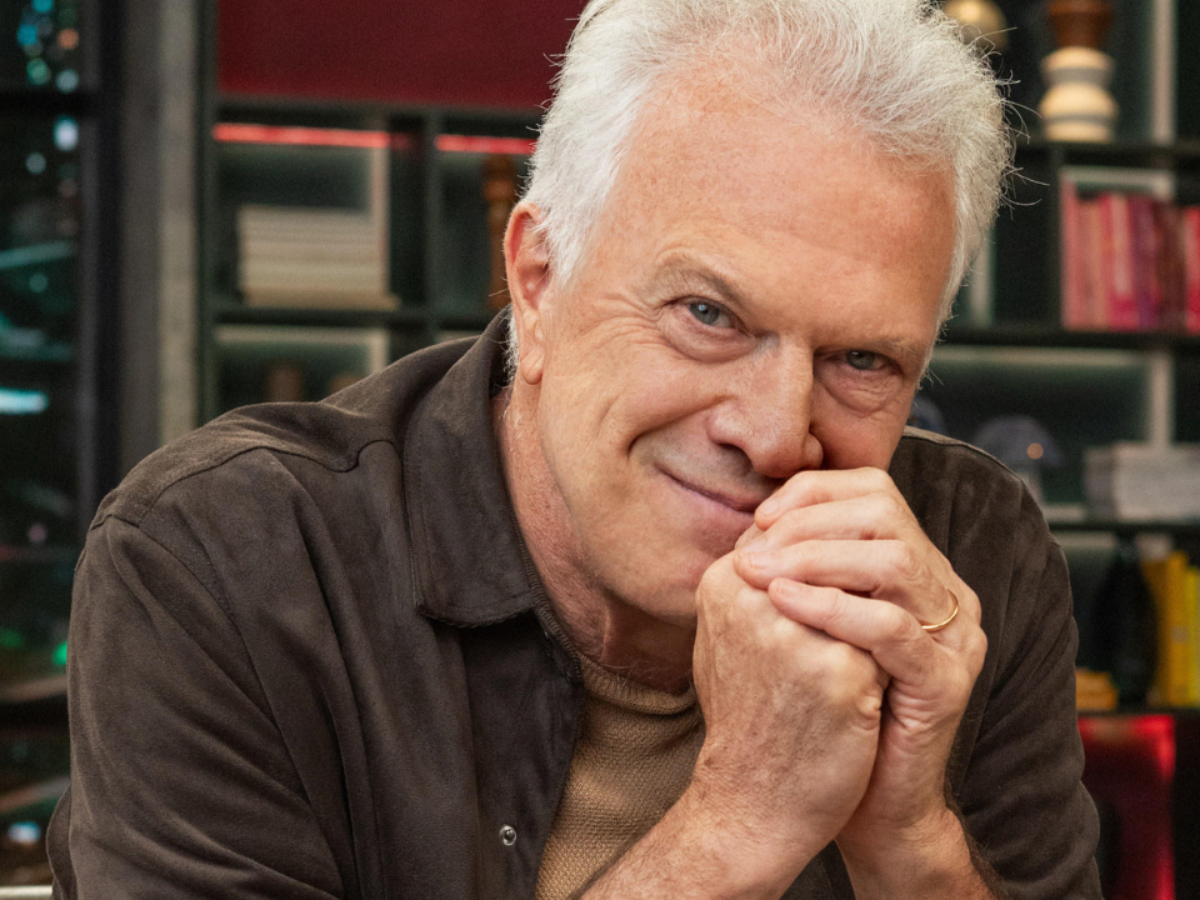 Aos 68 anos, Pedro Bial reconhece problema causado pelo cigarro: 'Sou um arrependimento ambulante'