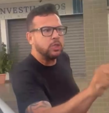 Homem que se apresentou como policial ameaçou de prisão jovem que pediu para que ele fizesse o "L" Foto: Reprodução/Instagram/@eogodie