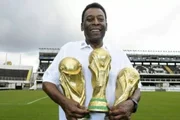 Sylvester Stallone relembra história inusitada com Pelé: "Quebrou meu dedo"