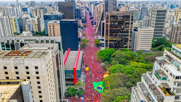 Apoiadores realizam atos pró-Lula no país inteiro neste domingo (11/10)