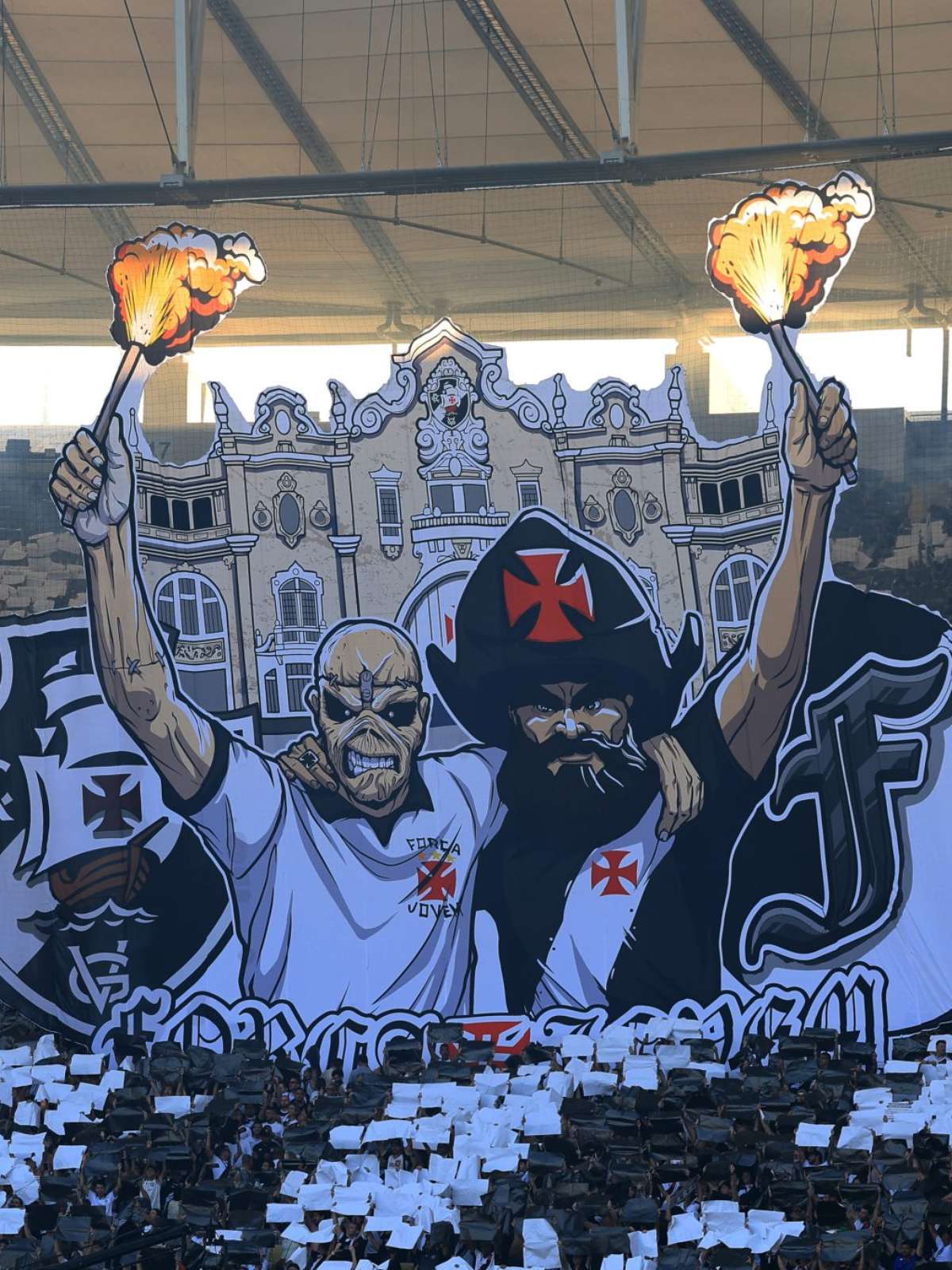 Torcida do Vasco provoca Flamengo e Fluminense antes de decisão no Maracanã: "Síndico não é dono"