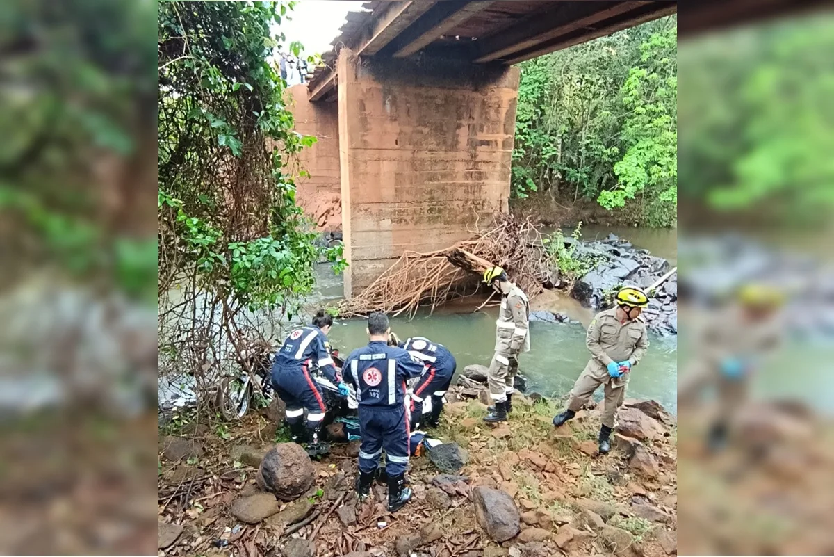 Motociclista morre após perder equilíbrio e cair de ponte em GO