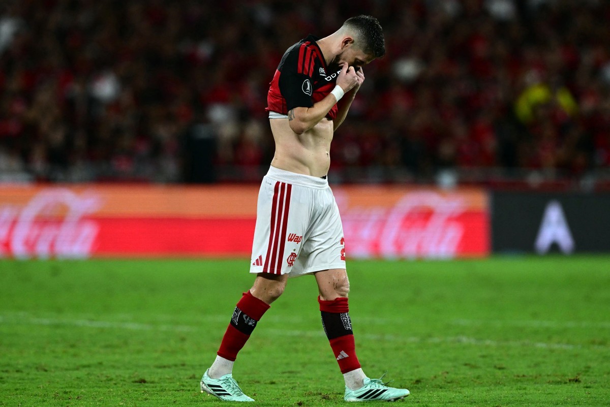 Análise: Flamengo é incompetente no ataque, não encaixa o jogo nos 180 minutos e cai diante do Estudiantes