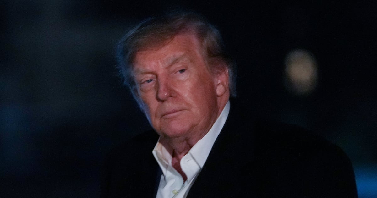 Sem provas, Trump diz que eleição no Brasil parece ter sido ‘fraudada’, mas que ‘gosta’ de Lula