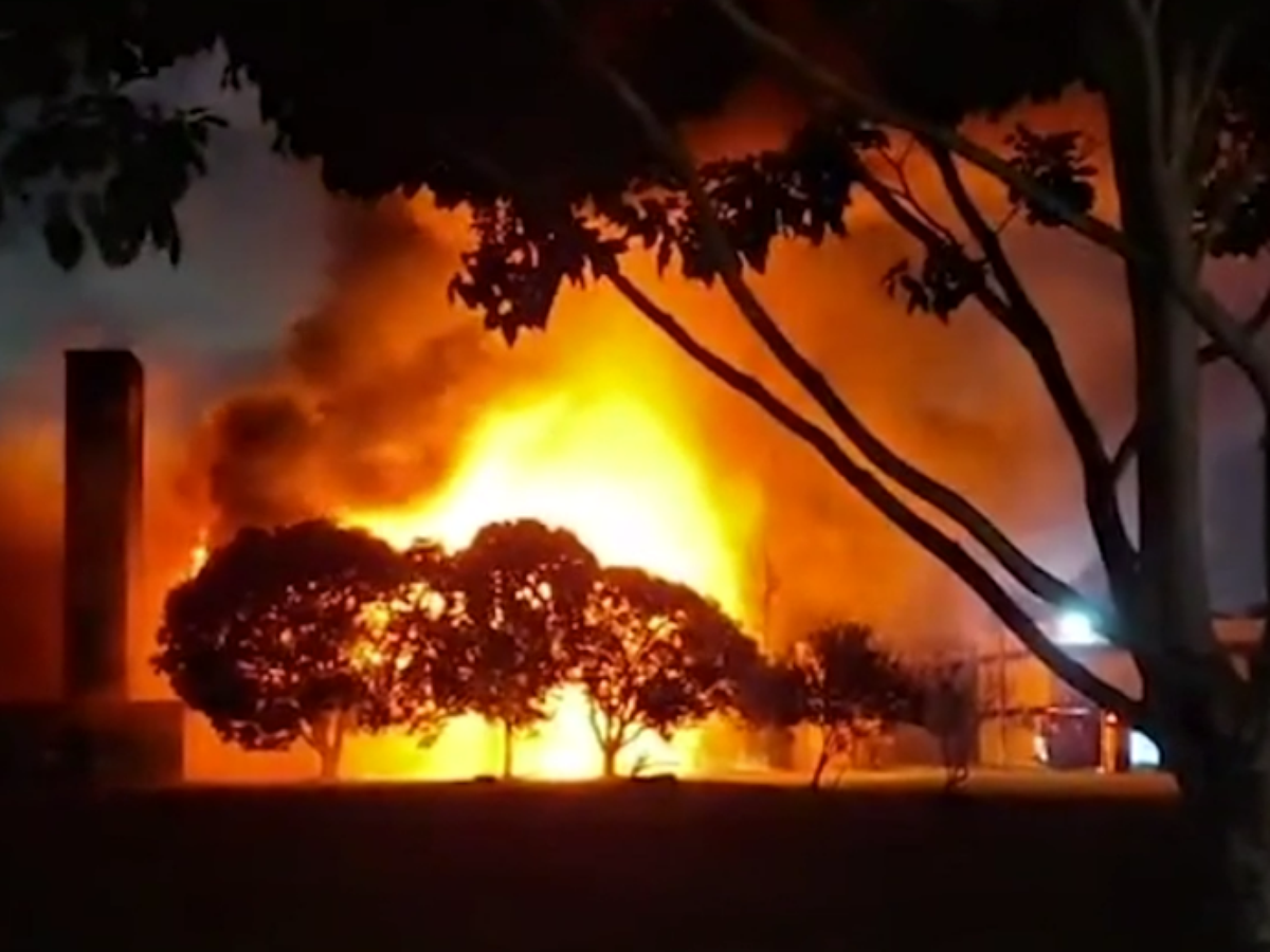 Incêndio na UFPE causa prejuízo de R$ 100 milhões em equipamentos, diz reitor