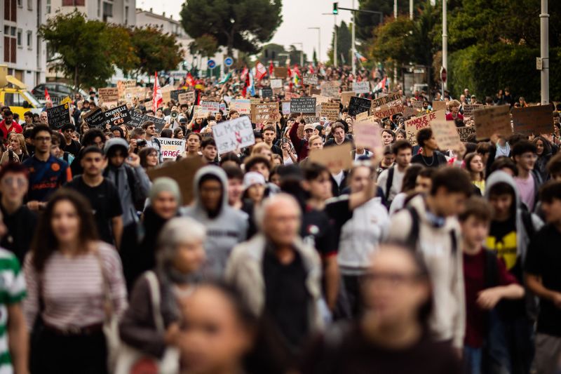 Protestos estudantis da França destacam uma crise de dívida que pode se espalhar para o resto da Europa
