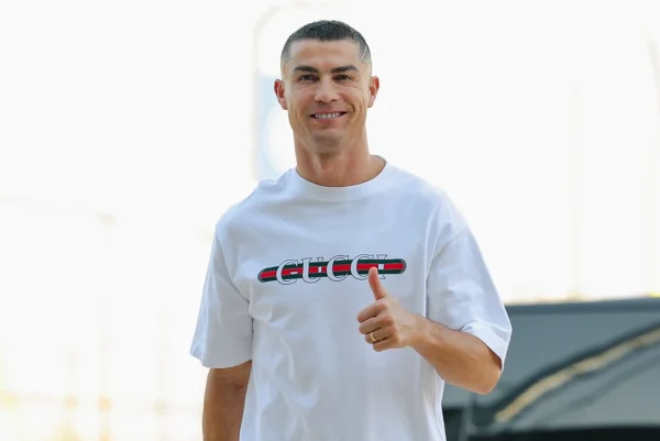 CR7 retorna aos treinos no Al-Nassr após conflito com Jorge Jesus