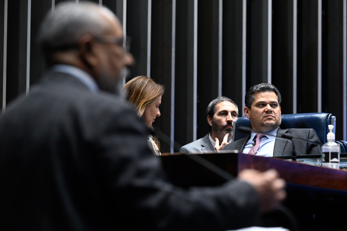 Alcolumbre confirma para esta quarta-feira votação da PEC do fim da escala 6x1