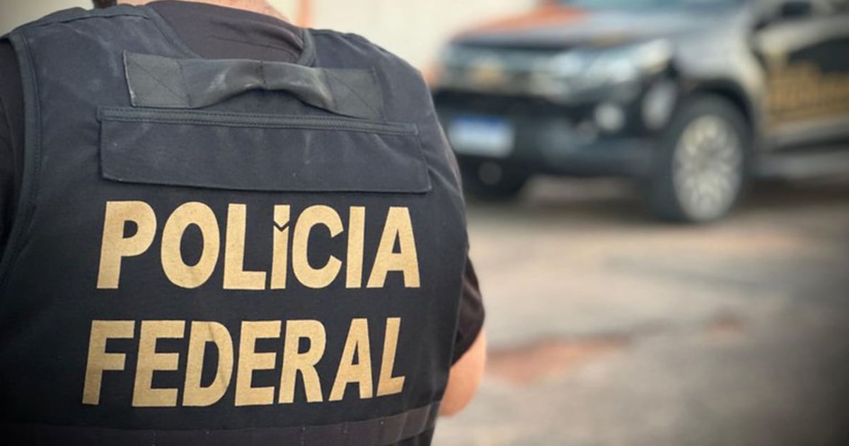 PF prende foragido por roubo, porte ilegal de arma e falsificação de moeda na Taquara, no Rio