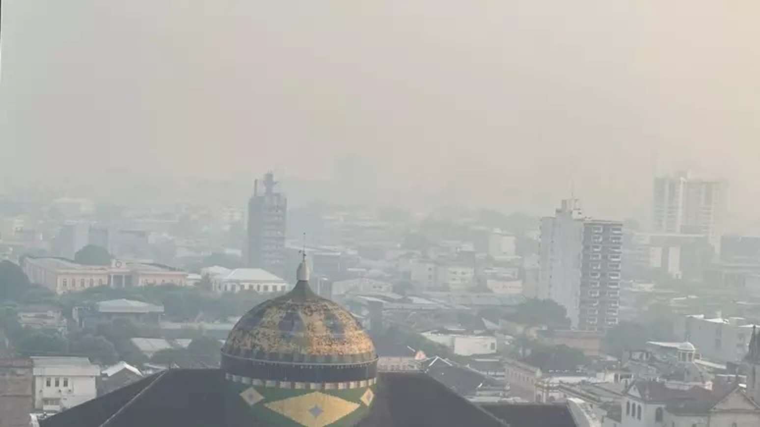 Queimadas espalham fumaça por Manaus