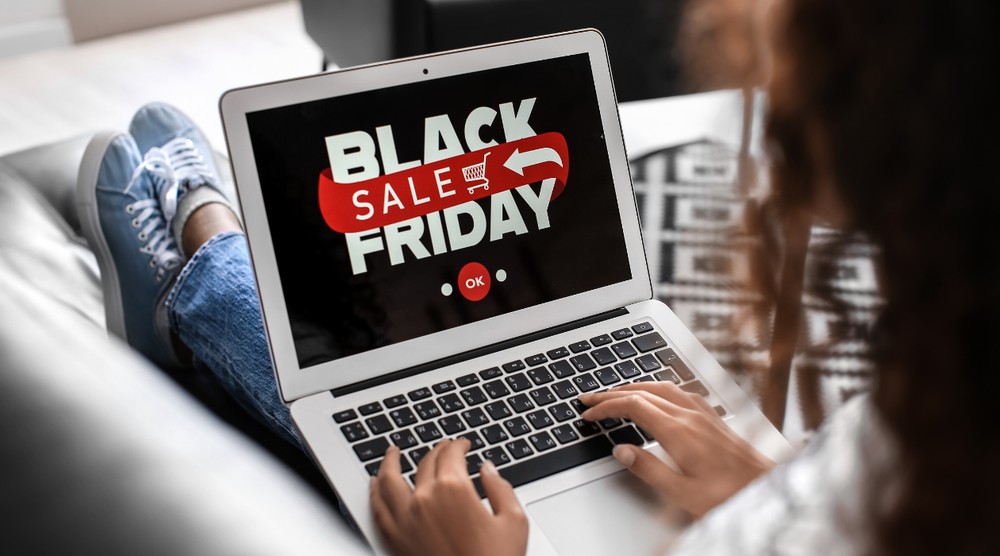 No Brasil, cada loja organiza a própria campanha com descontos para a Black Friday — Foto: Reprodução/Canva