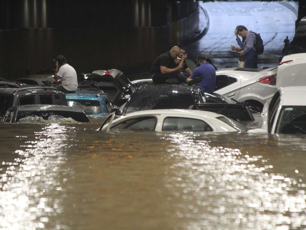 Veja fotos dos alagamentos e transtornos provocados por temporal em SP nesta quarta-feira