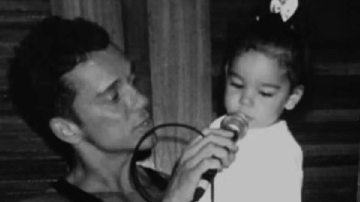 Filha única de Netinho posta vídeo inédito com o cantor e agradece carinho